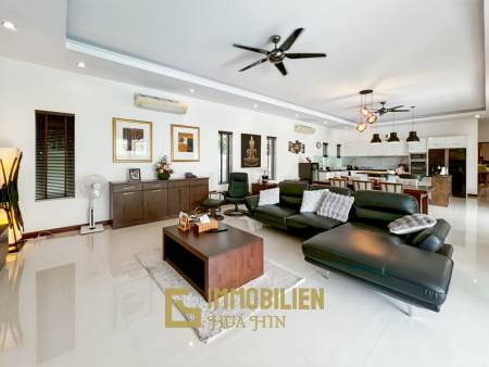 Terrain de 700 m² / cuisine extérieure / système solaire de 5 kW