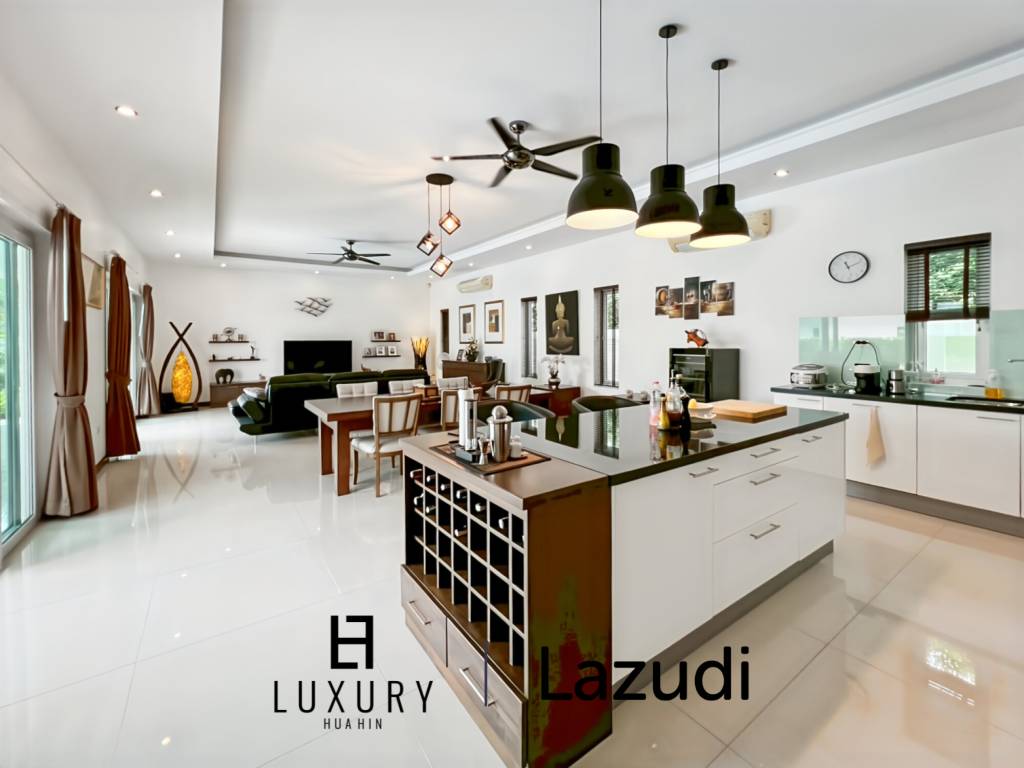 Terrain de 700 m² / cuisine extérieure / système solaire de 5 kW