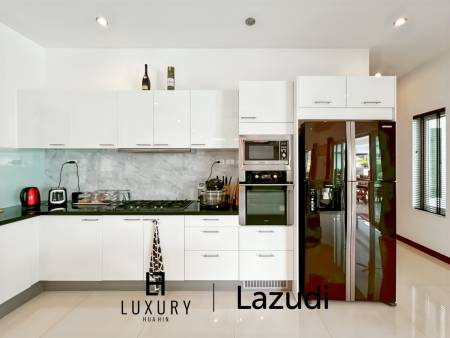 Terrain de 700 m² / cuisine extérieure / système solaire de 5 kW