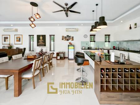 Terrain de 700 m² / cuisine extérieure / système solaire de 5 kW