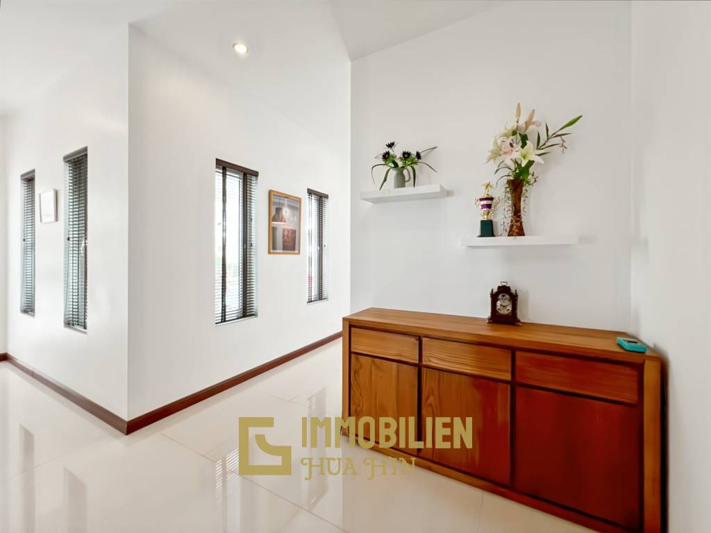 Terrain de 700 m² / cuisine extérieure / système solaire de 5 kW