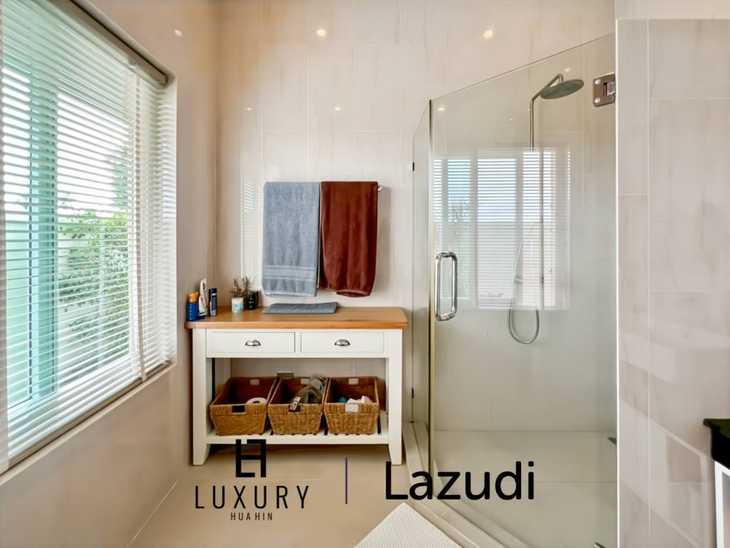 Terrain de 700 m² / cuisine extérieure / système solaire de 5 kW