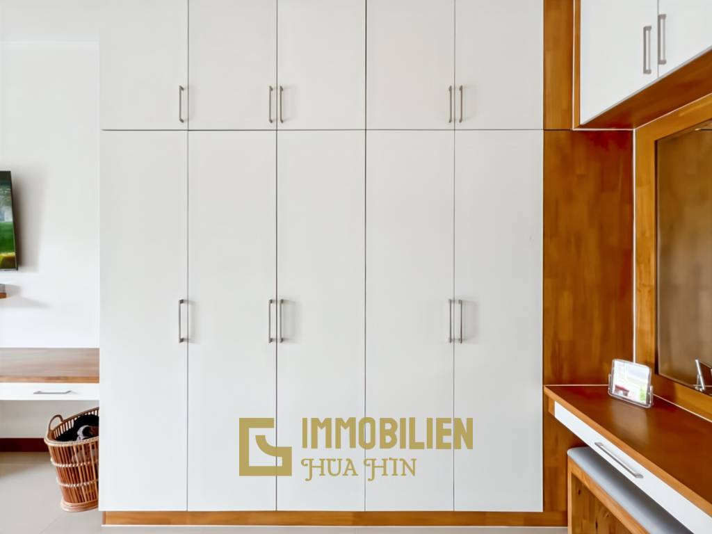 Terrain de 700 m² / cuisine extérieure / système solaire de 5 kW