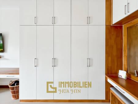 Terrain de 700 m² / cuisine extérieure / système solaire de 5 kW