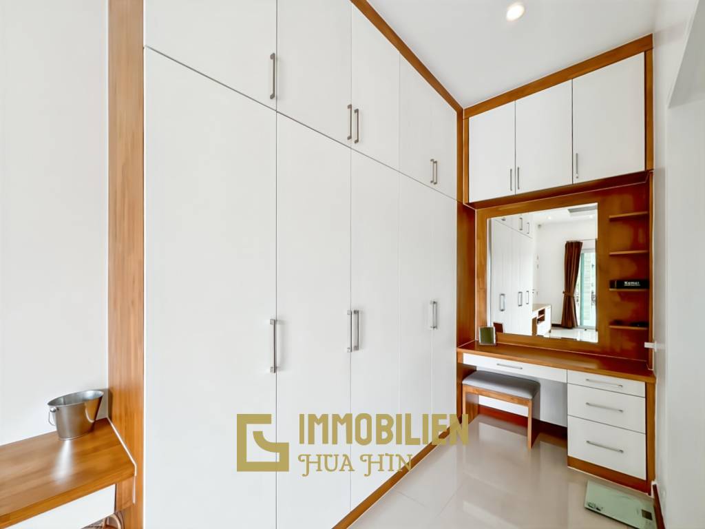 Terrain de 700 m² / cuisine extérieure / système solaire de 5 kW