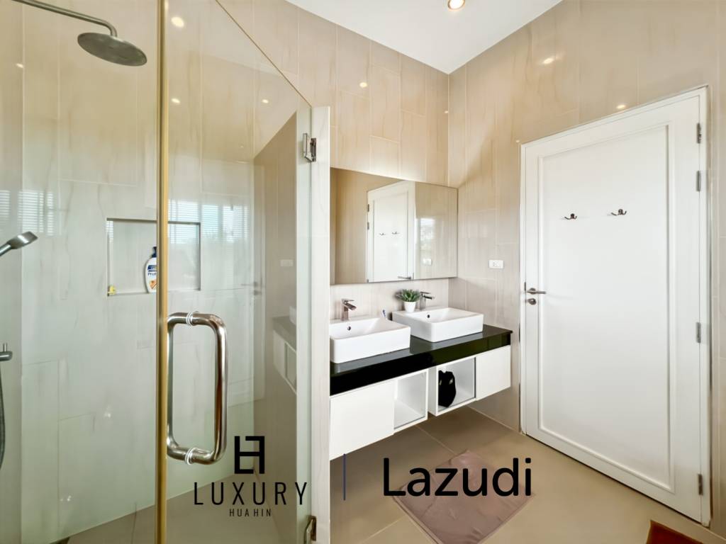 Terrain de 700 m² / cuisine extérieure / système solaire de 5 kW