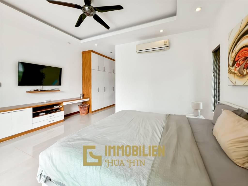 Terrain de 700 m² / cuisine extérieure / système solaire de 5 kW