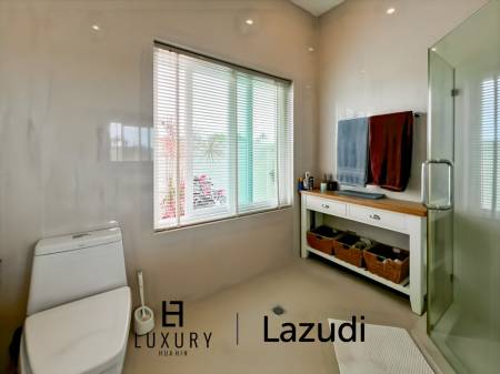 Terrain de 700 m² / cuisine extérieure / système solaire de 5 kW