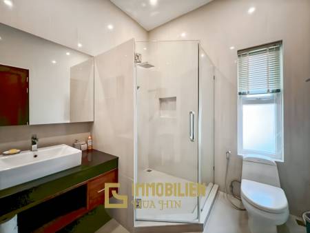 Terrain de 700 m² / cuisine extérieure / système solaire de 5 kW