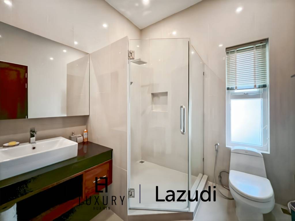 Terrain de 700 m² / cuisine extérieure / système solaire de 5 kW