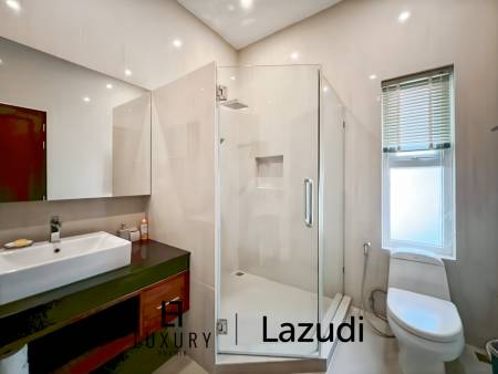 Terrain de 700 m² / cuisine extérieure / système solaire de 5 kW