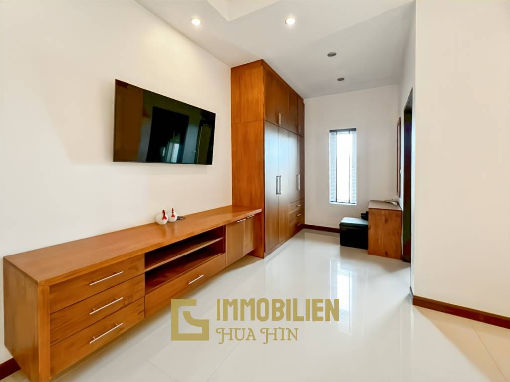 Terrain de 700 m² / cuisine extérieure / système solaire de 5 kW