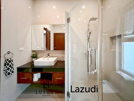 Terrain de 700 m² / cuisine extérieure / système solaire de 5 kW