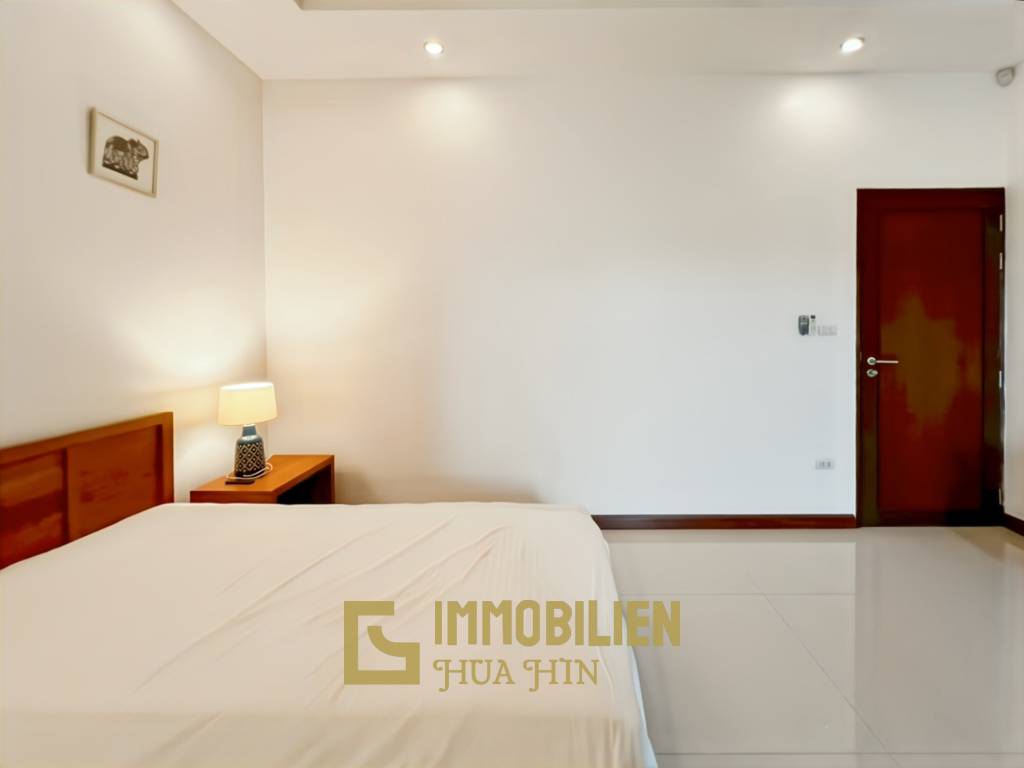 Terrain de 700 m² / cuisine extérieure / système solaire de 5 kW