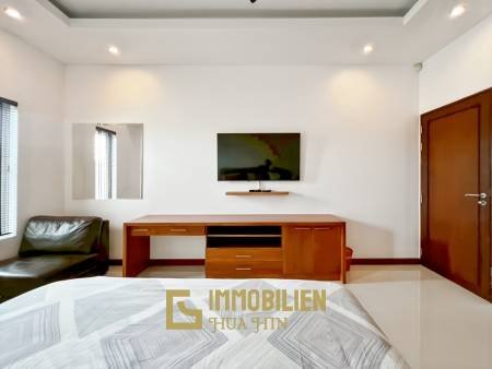 Terrain de 700 m² / cuisine extérieure / système solaire de 5 kW