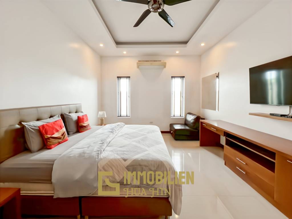 Terrain de 700 m² / cuisine extérieure / système solaire de 5 kW