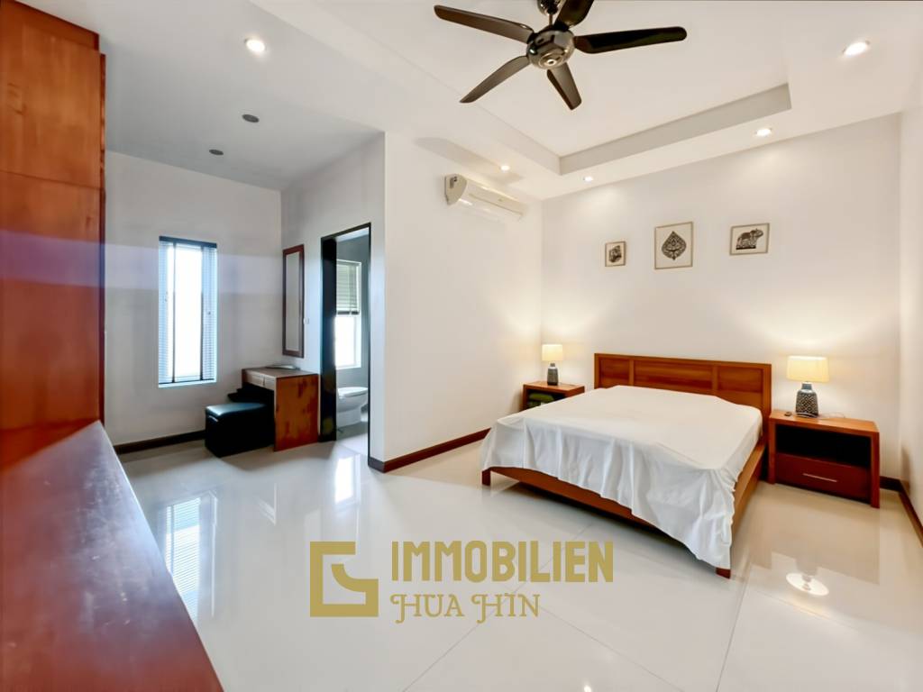 Terrain de 700 m² / cuisine extérieure / système solaire de 5 kW