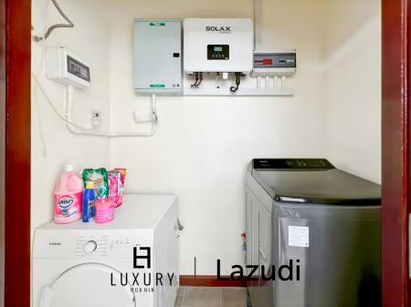 Terrain de 700 m² / cuisine extérieure / système solaire de 5 kW