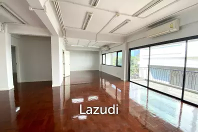 สำนักงานให้เช่าที่ทันสมัยในคลองตัน บางกอกโครงสร้างเปิดใหม่