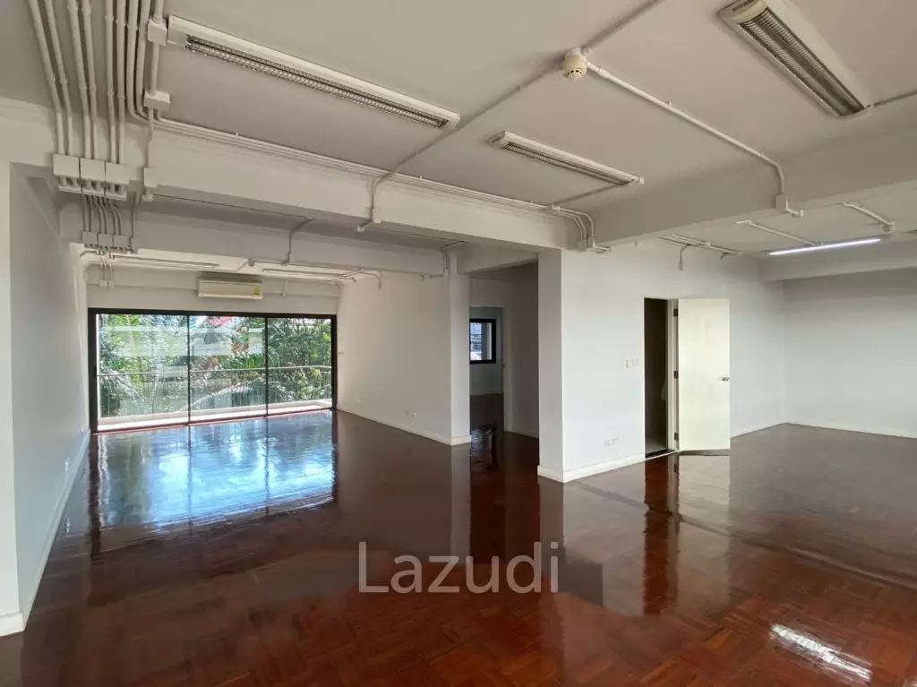 Modern Office Space in a Prime Location near MRT Asoke