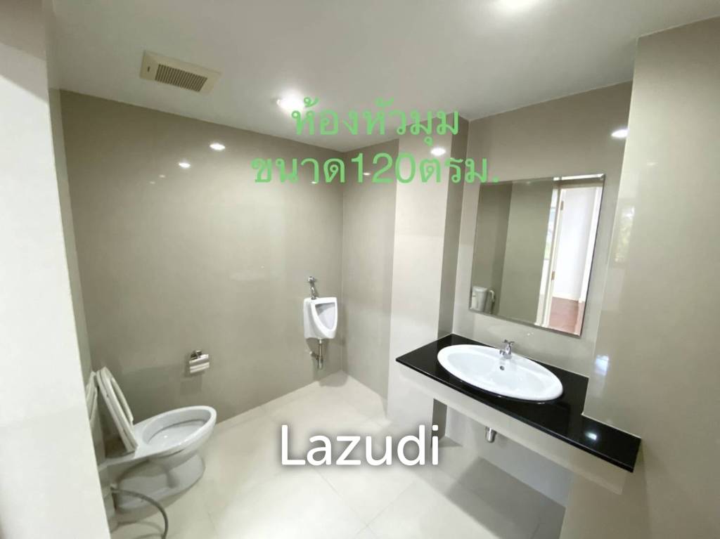 Modern Office Space in a Prime Location near MRT Asoke