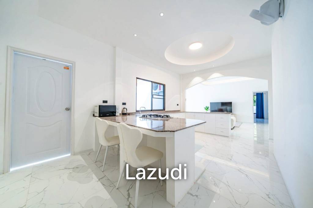 5 Beds 4 Baths 350 SQ.M. Pattaya Paradise Village