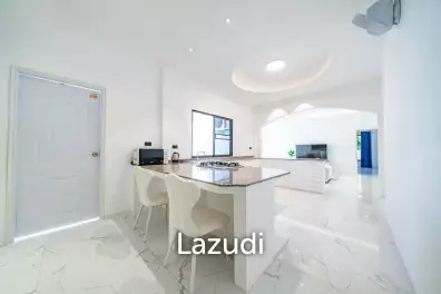 5 Beds 4 Baths 350 SQ.M. Pattaya Paradise Village