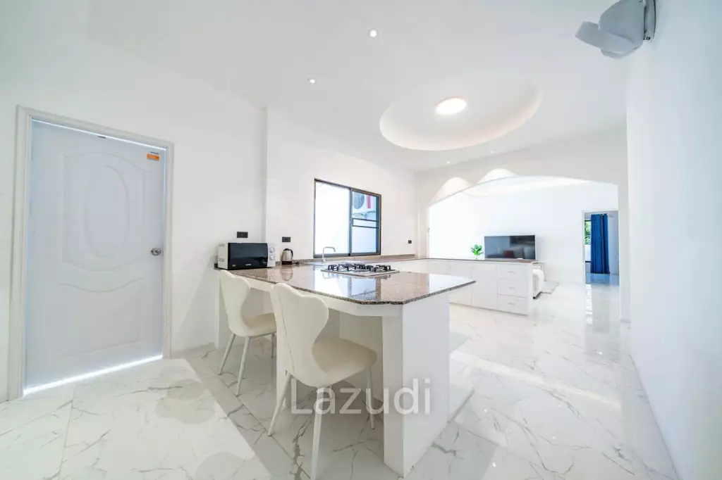 5 Beds 4 Baths 350 SQ.M. Pattaya Paradise Village