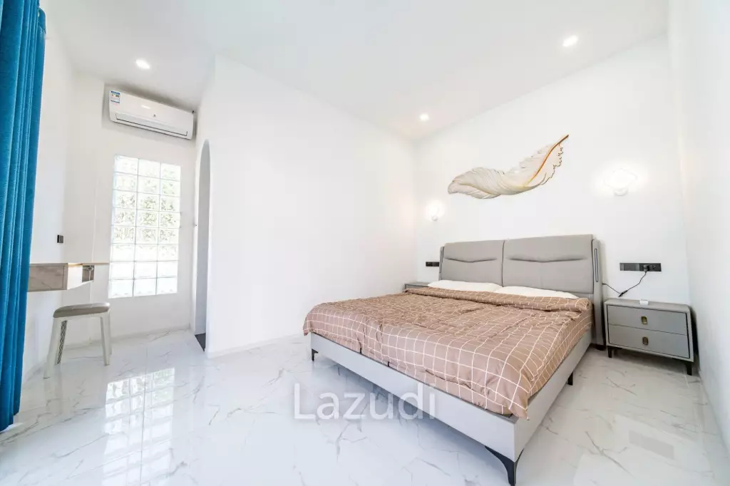 5 Beds 4 Baths 350 SQ.M. Pattaya Paradise Village