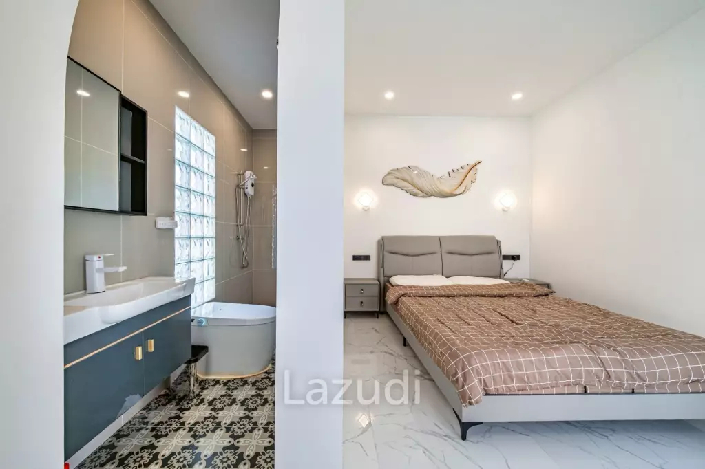 5 Beds 4 Baths 350 SQ.M. Pattaya Paradise Village