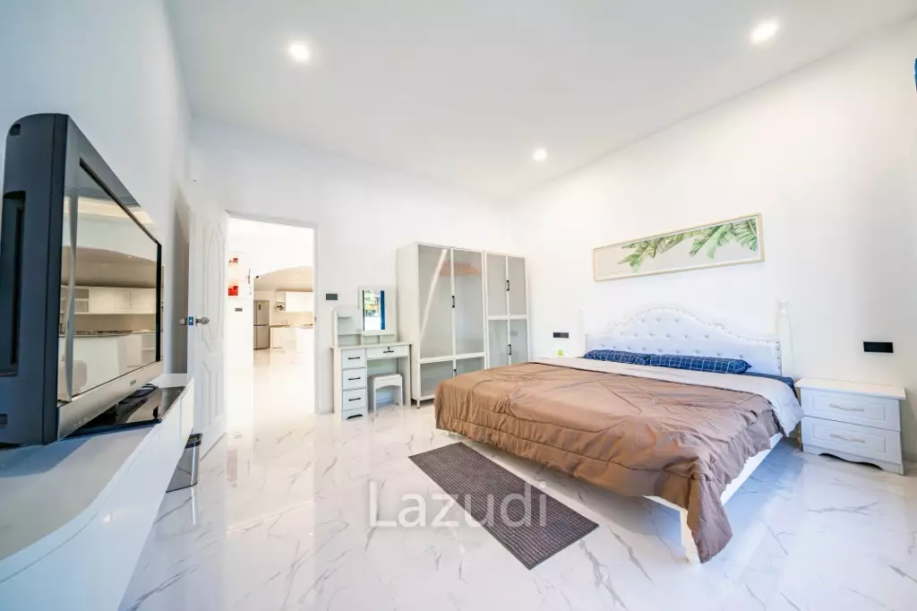 5 Beds 4 Baths 350 SQ.M. Pattaya Paradise Village