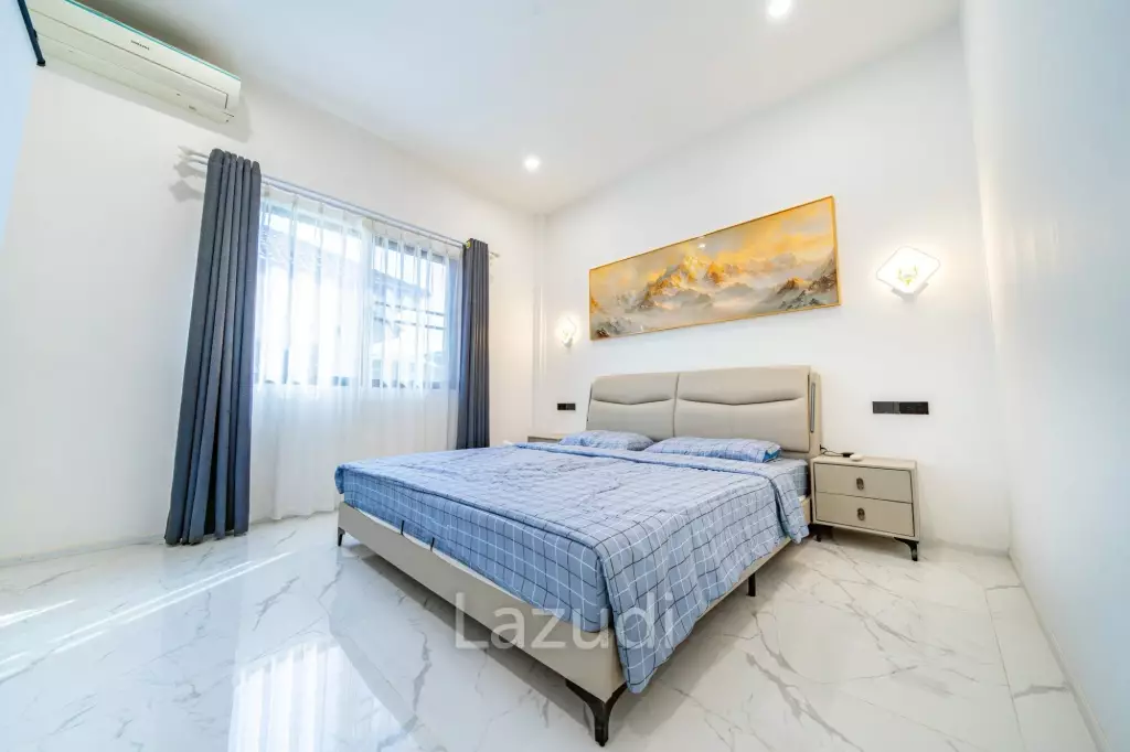 5 Beds 4 Baths 350 SQ.M. Pattaya Paradise Village