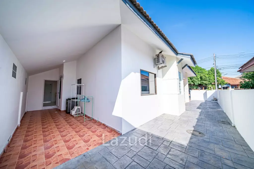 5 Beds 4 Baths 350 SQ.M. Pattaya Paradise Village