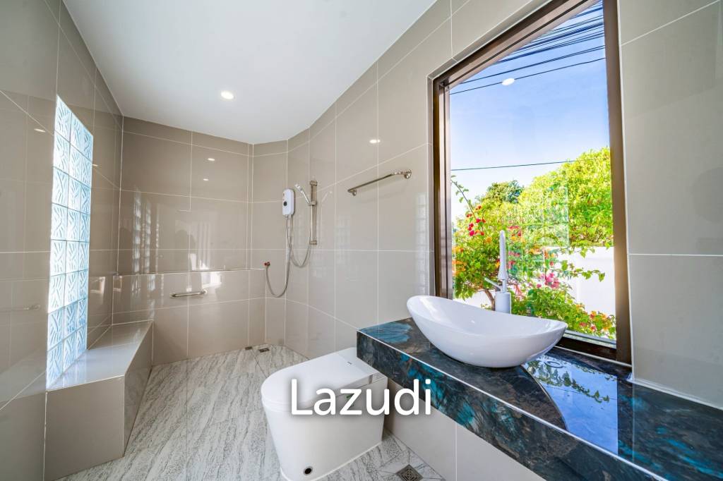 5 Beds 4 Baths 350 SQ.M. Pattaya Paradise Village