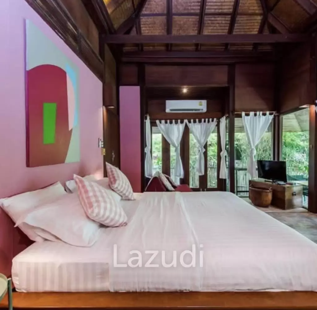 RESORT : Sea View Main House plus 3 guest bungalows