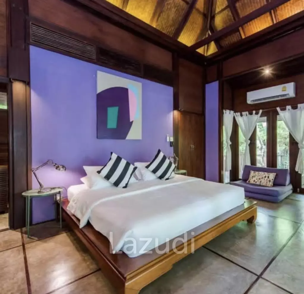 RESORT : Sea View Main House plus 3 guest bungalows