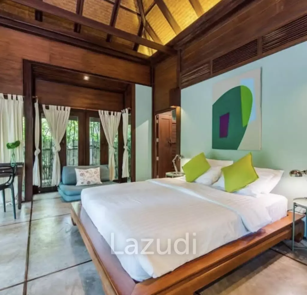 RESORT : Sea View Main House plus 3 guest bungalows