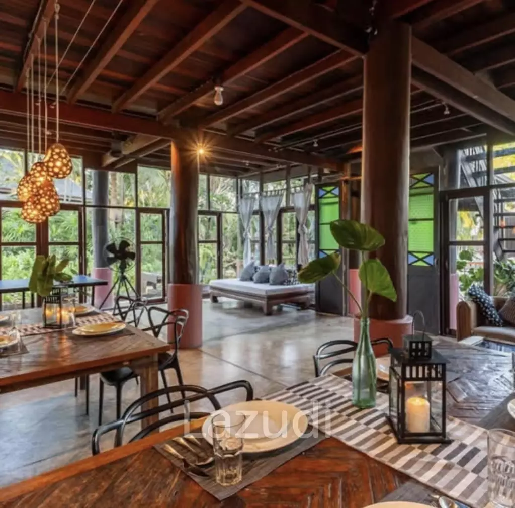 RESORT : Sea View Main House plus 3 guest bungalows
