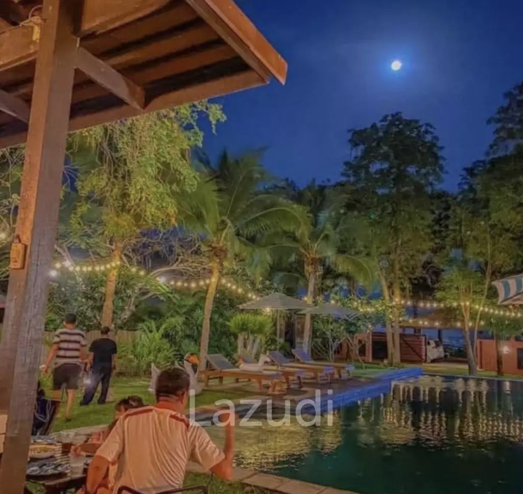RESORT : Sea View Main House plus 3 guest bungalows