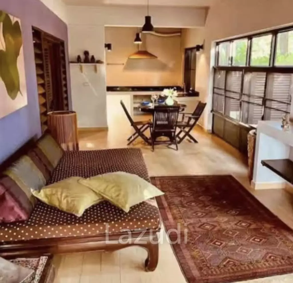 RESORT : Sea View Main House plus 3 guest bungalows