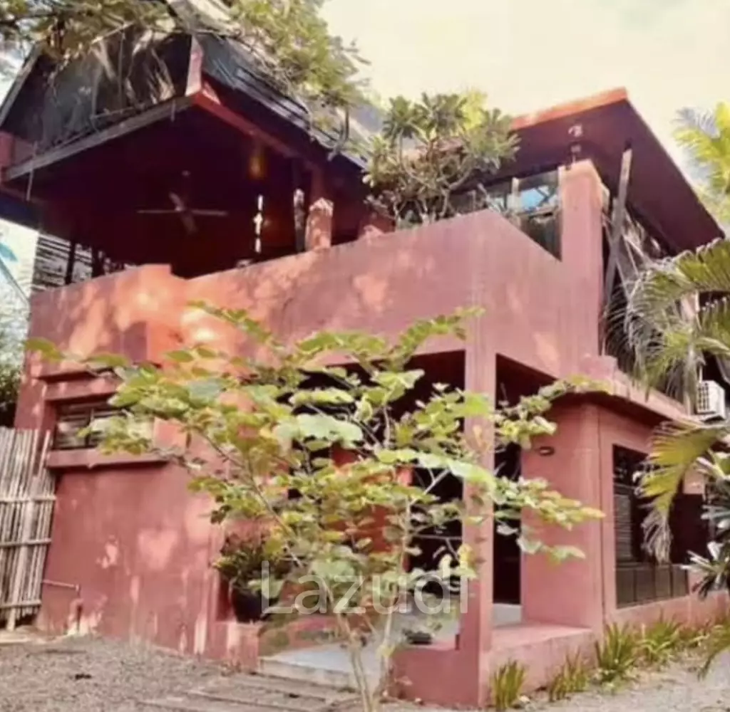 RESORT : Sea View Main House plus 3 guest bungalows