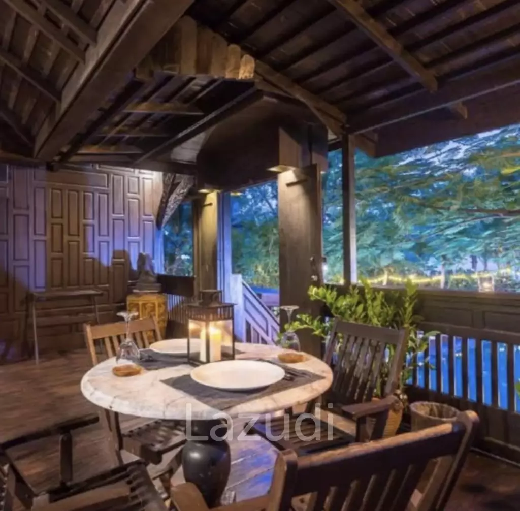 RESORT : Sea View Main House plus 3 guest bungalows