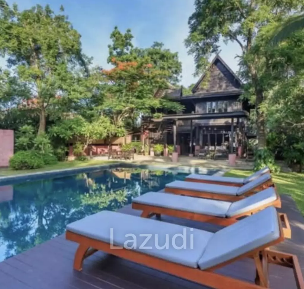 RESORT : Sea View Main House plus 3 guest bungalows