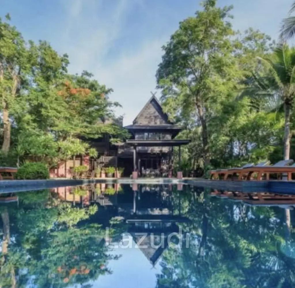 RESORT : Sea View Main House plus 3 guest bungalows