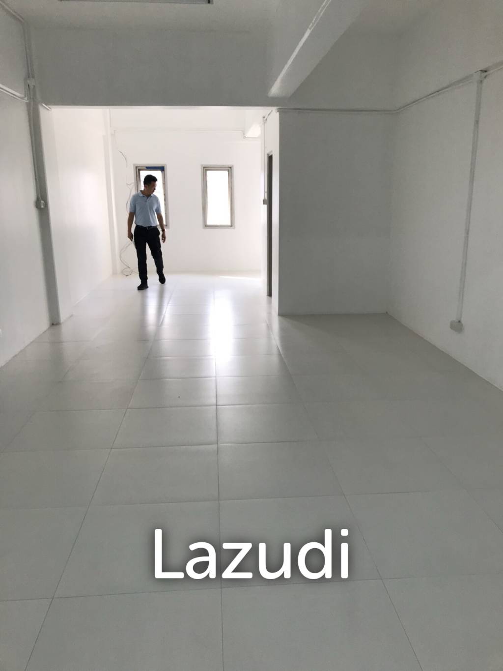 Spacious Office in Khlong Toei with Modern Amenities
