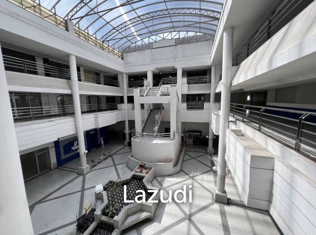 Spacious Office in Khlong Toei with Modern Amenities