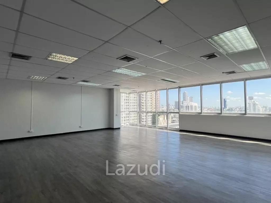 Modern Office Space in Khlong Tan Nuea, Bangkok