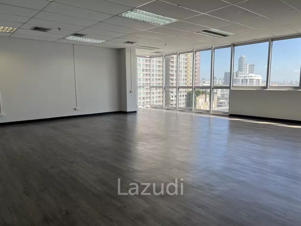 Modern Office Space in Khlong Tan Nuea, Bangkok