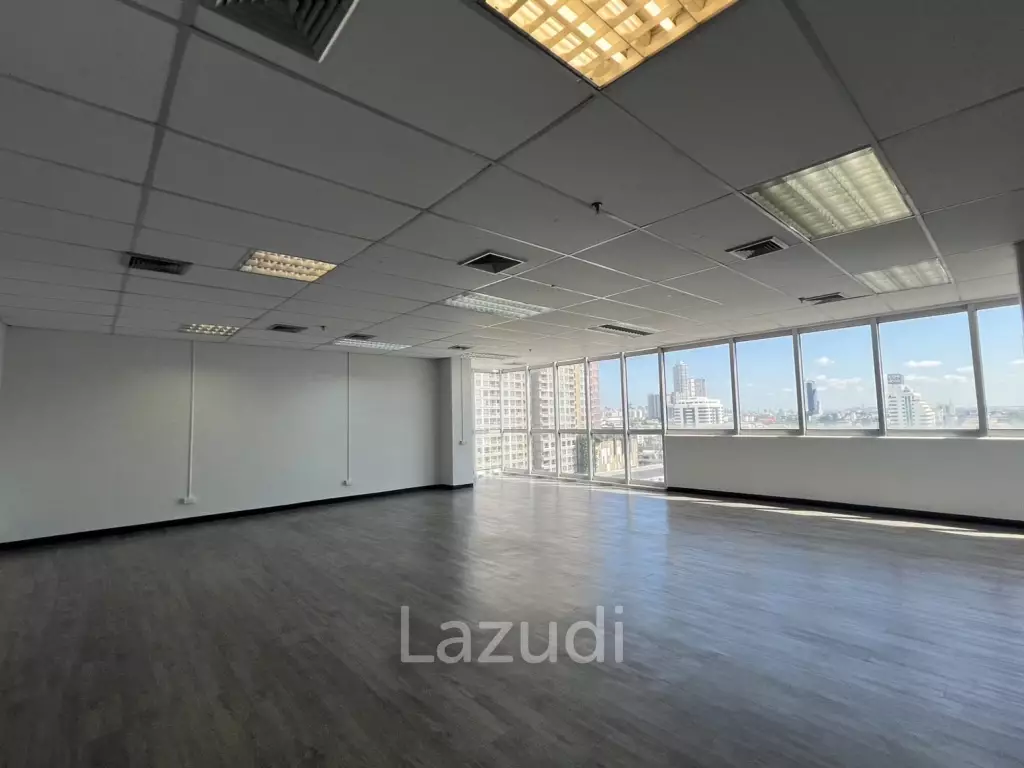 Modern Office Space in Khlong Tan Nuea, Bangkok