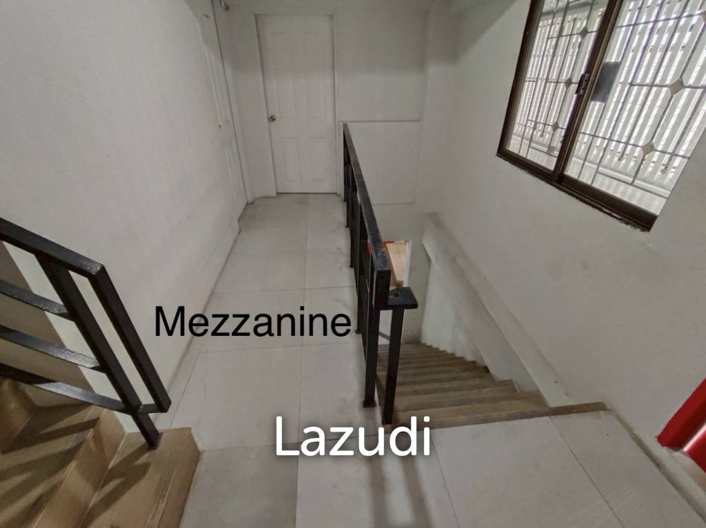 4.5-Storey Commercial Building for Rent Prime Location on Naradhiwas Rajanagarindra Rd